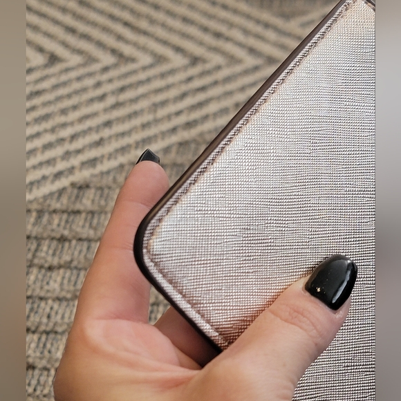 Kate Spade NWT Rose Gold Metallic Large Wristlet 🎉Host Pick🎉 - Picture 8 of 11